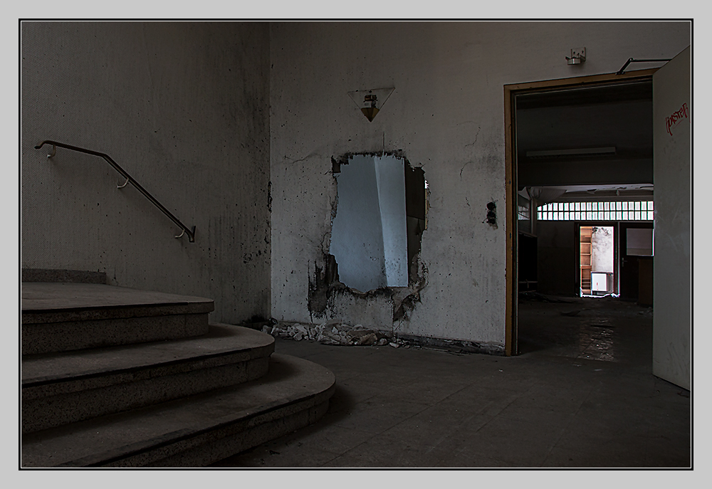 Loch in der Wand Foto & Bild | architektur, lost places