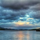 Loch Lomond à la tombée de la nuit 