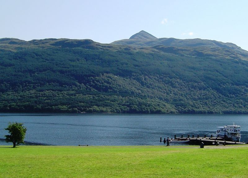 Loch Lomond vor Ben Lomond in Schottland