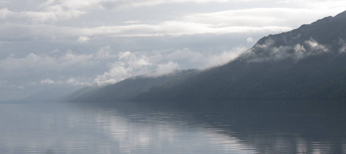 Loch Ness am Morgen eines schönen Tages