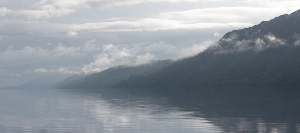 Loch Ness am Morgen eines schönen Tages