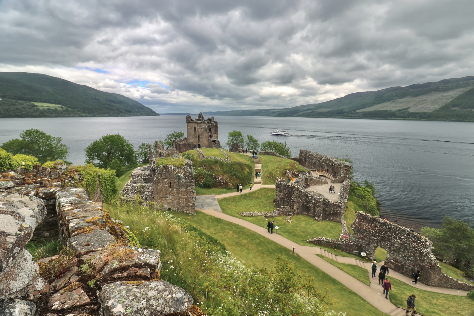 Loch Ness mit Urquhart Castle