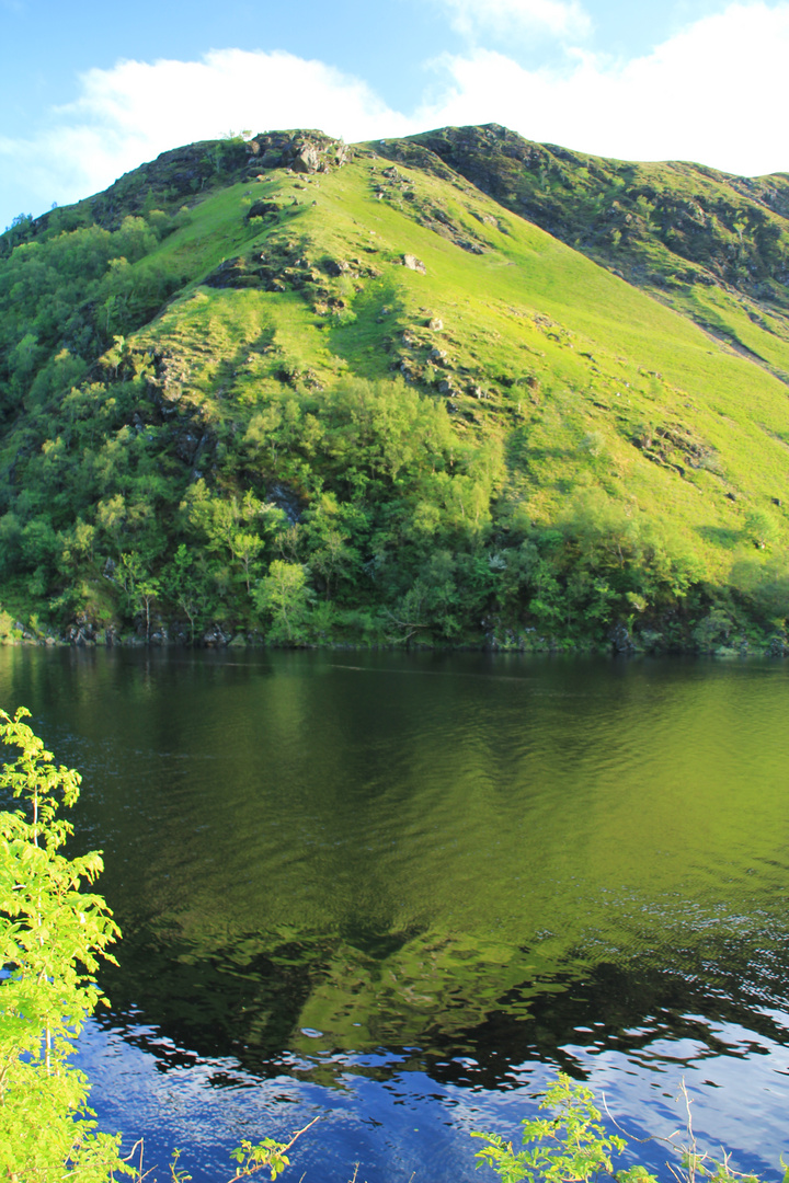 Lochs in Schottland im Sonnenuntergang