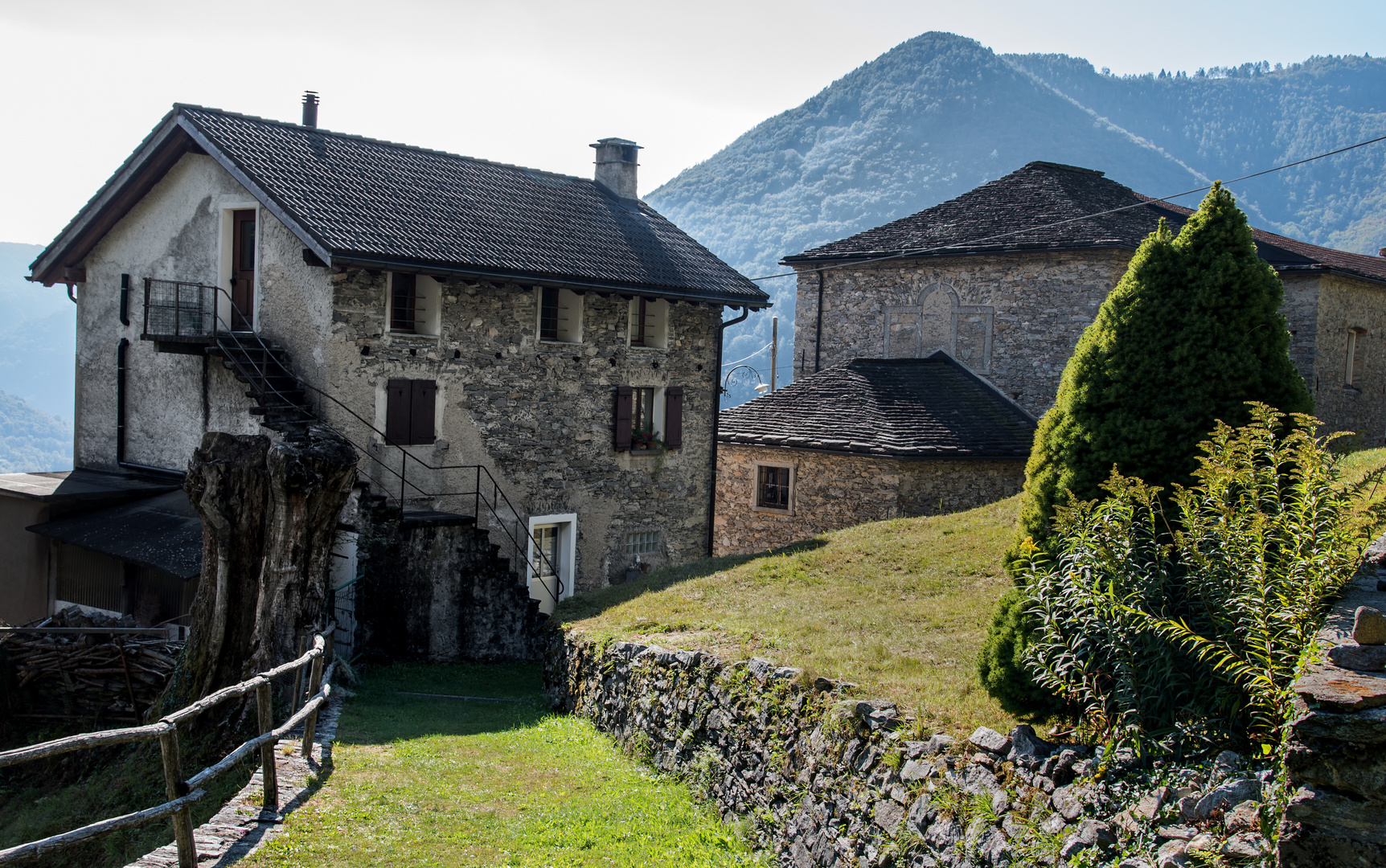 Loco im Valle Onserone Tessin