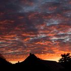 Lodernder Himmel über dem Wasgau