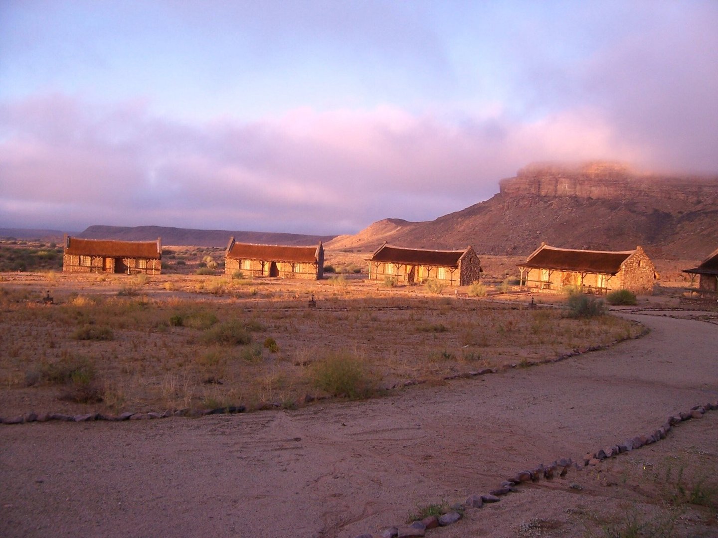 Lodges im Sonnenaufgang