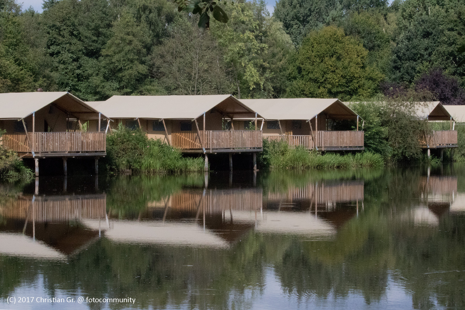 Lodges in einem Freizeitpark.