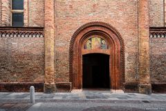 Lodi, Chiesa di Sant'Agnese, ingresso