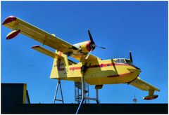 Löschflugzeug der Canadair