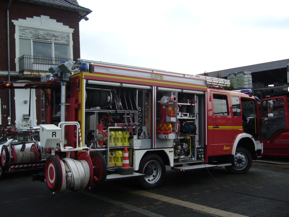 Löschgruppen-Fahrzeug der Feuerwehr Bocholt im Einsatz(Unwetter)