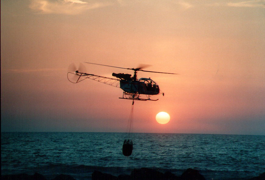 Löschhubschrauber bei der Arbeit 3