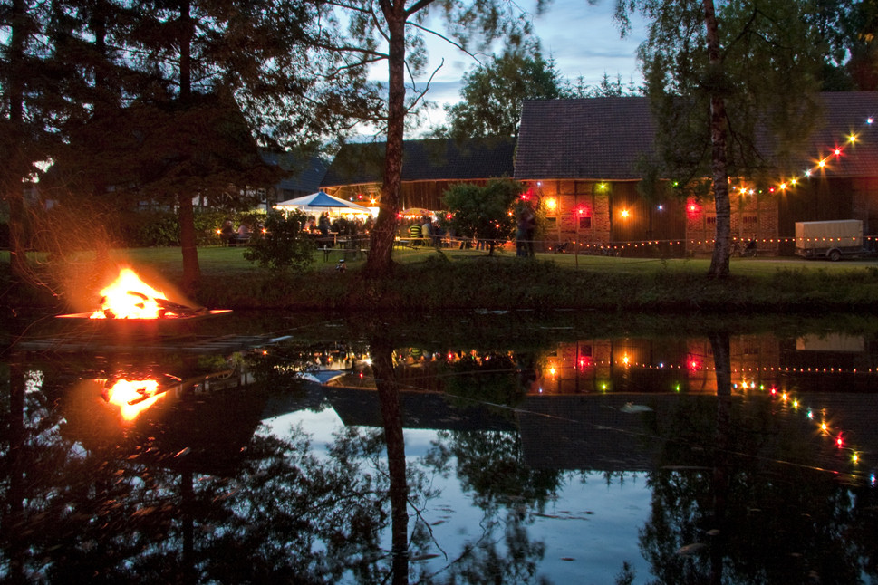 Löschteich in Flammen