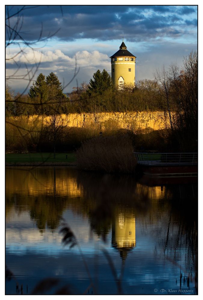 Lösswand mit Wasserturm