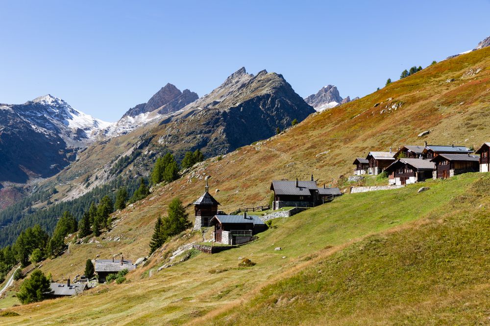 Lötschentaler Höhenweg: Hockenalp mit Kapelle