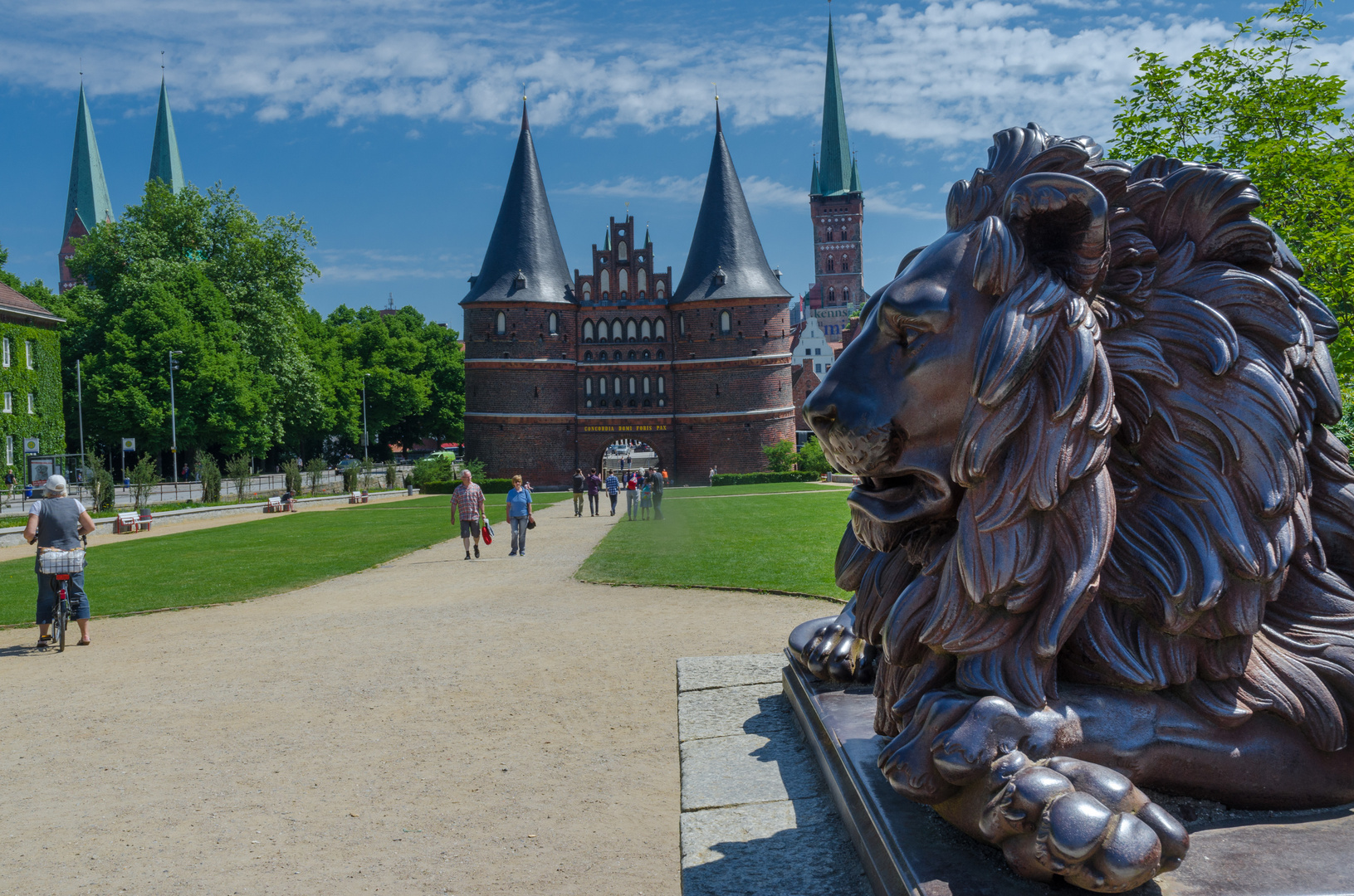 Löwe vor dem Holstentor