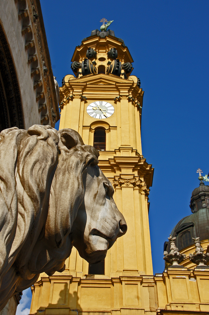 Löwen am Odeonsplatz