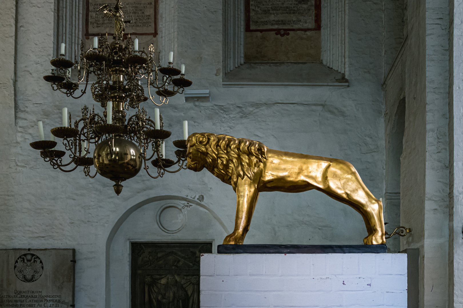 Löwen-Skulptur im Lübecker Dom