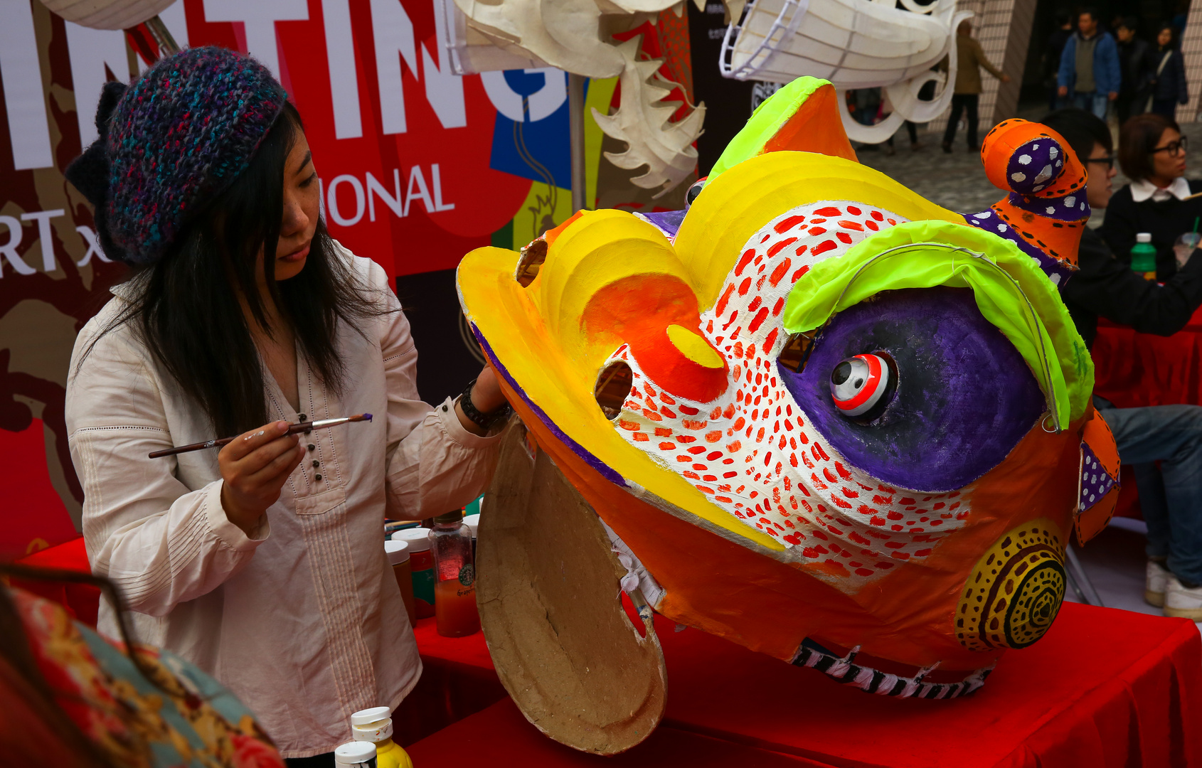 Löwen und Drachenfest in Hong Kong 2013 Maskenbildner(in)