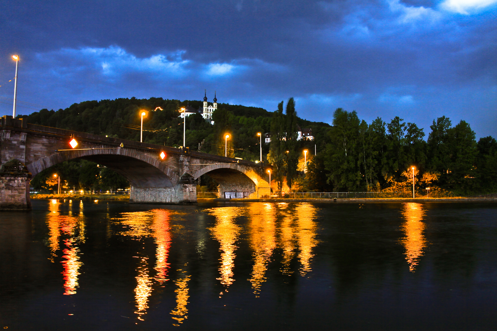 Löwenbrücke