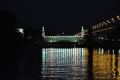 löwenbrücke bei nacht