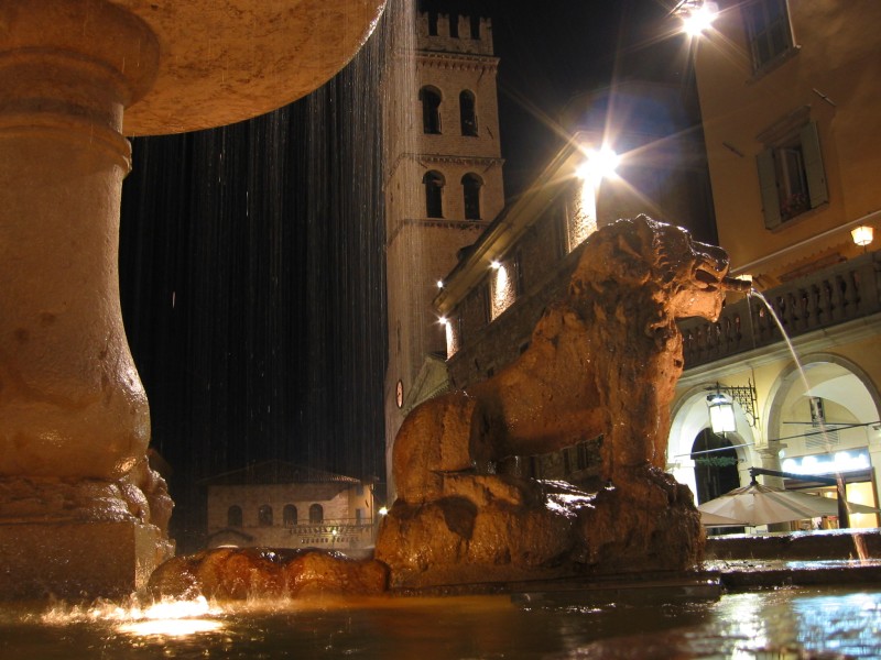 Löwenbrunnen auf der Piazza