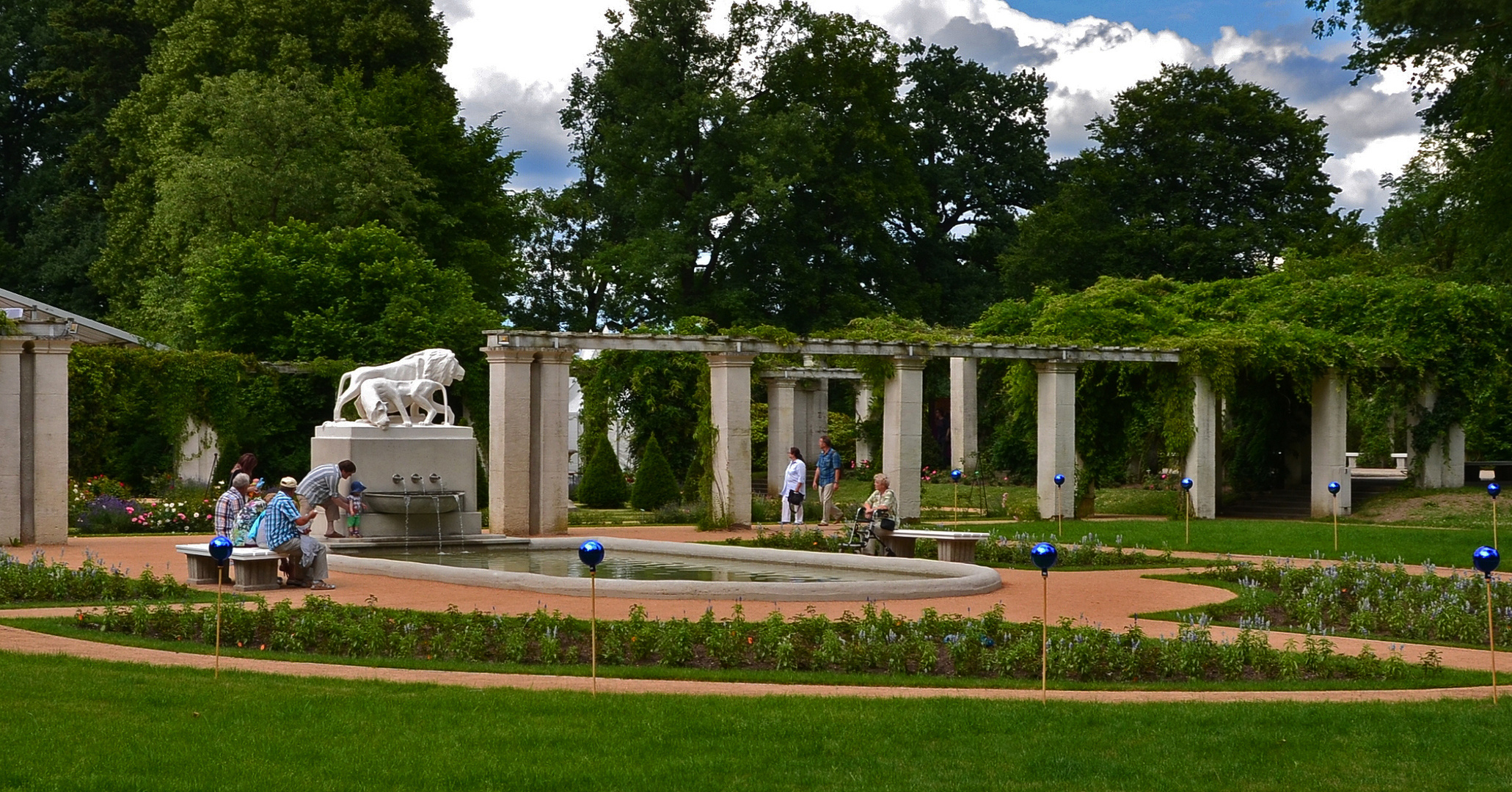 Löwenbrunnen im Forster Rosengarten