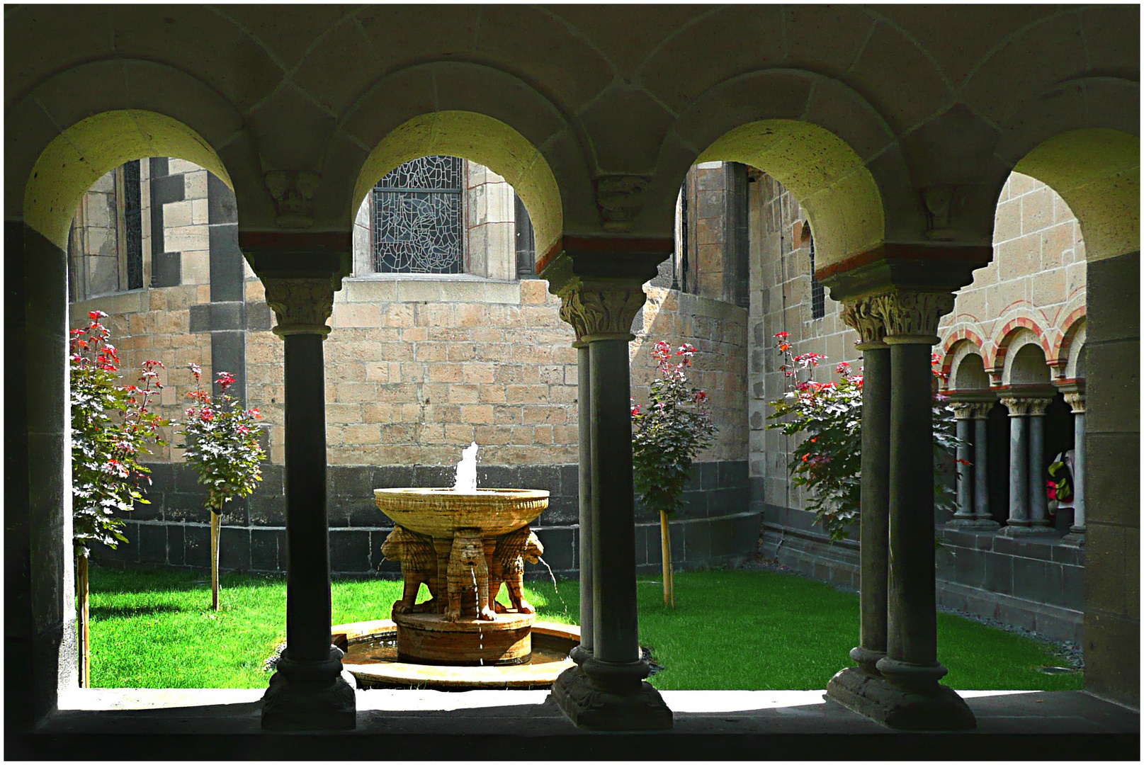 Löwenbrunnen im Paradies (Kloster Maria Laach)