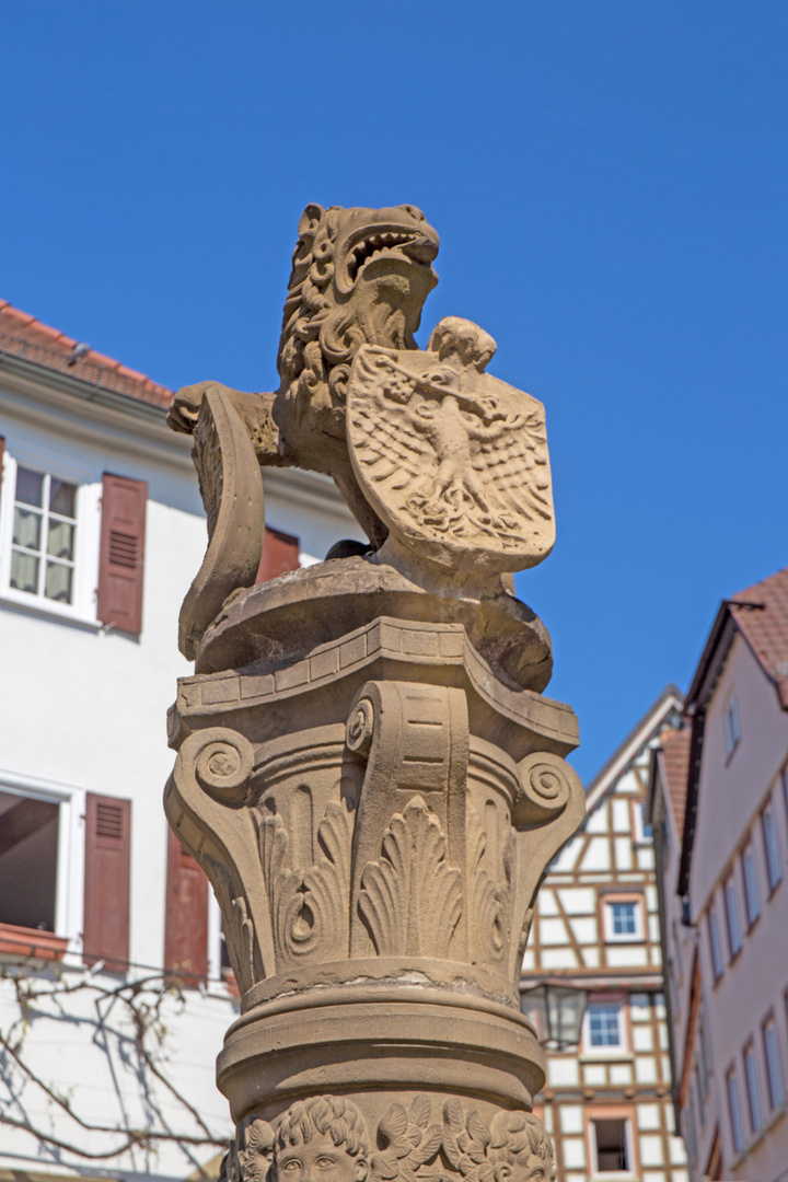 Löwenbrunnen mit Rerichsadler und reichsstadtischem Hoheitszeichen