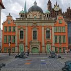 Löwenbrunnen und Königskapelle