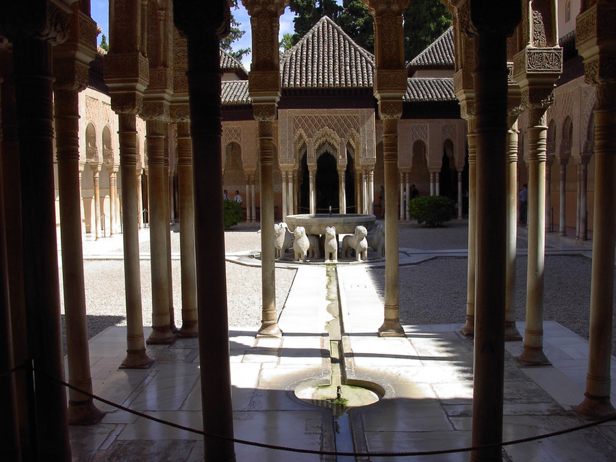 Löwenhof mit Brunnen in der Alhambra