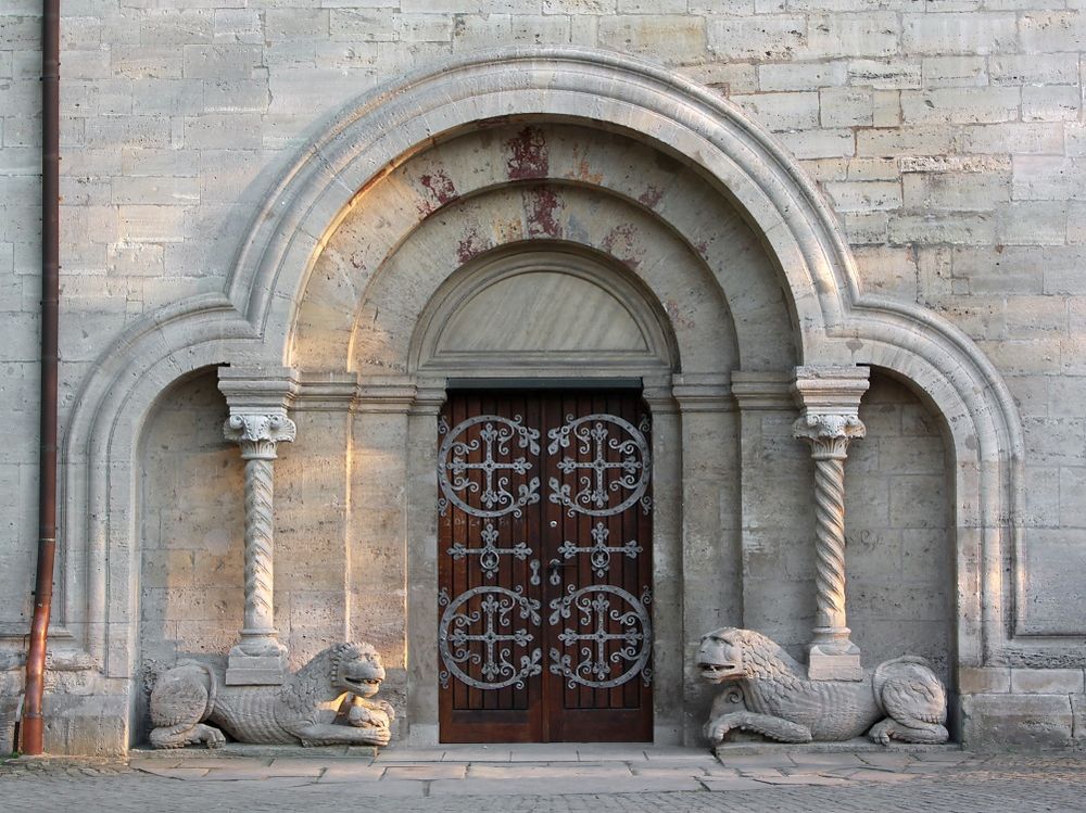 Löwenportal am Kaiserdom in Königslutter