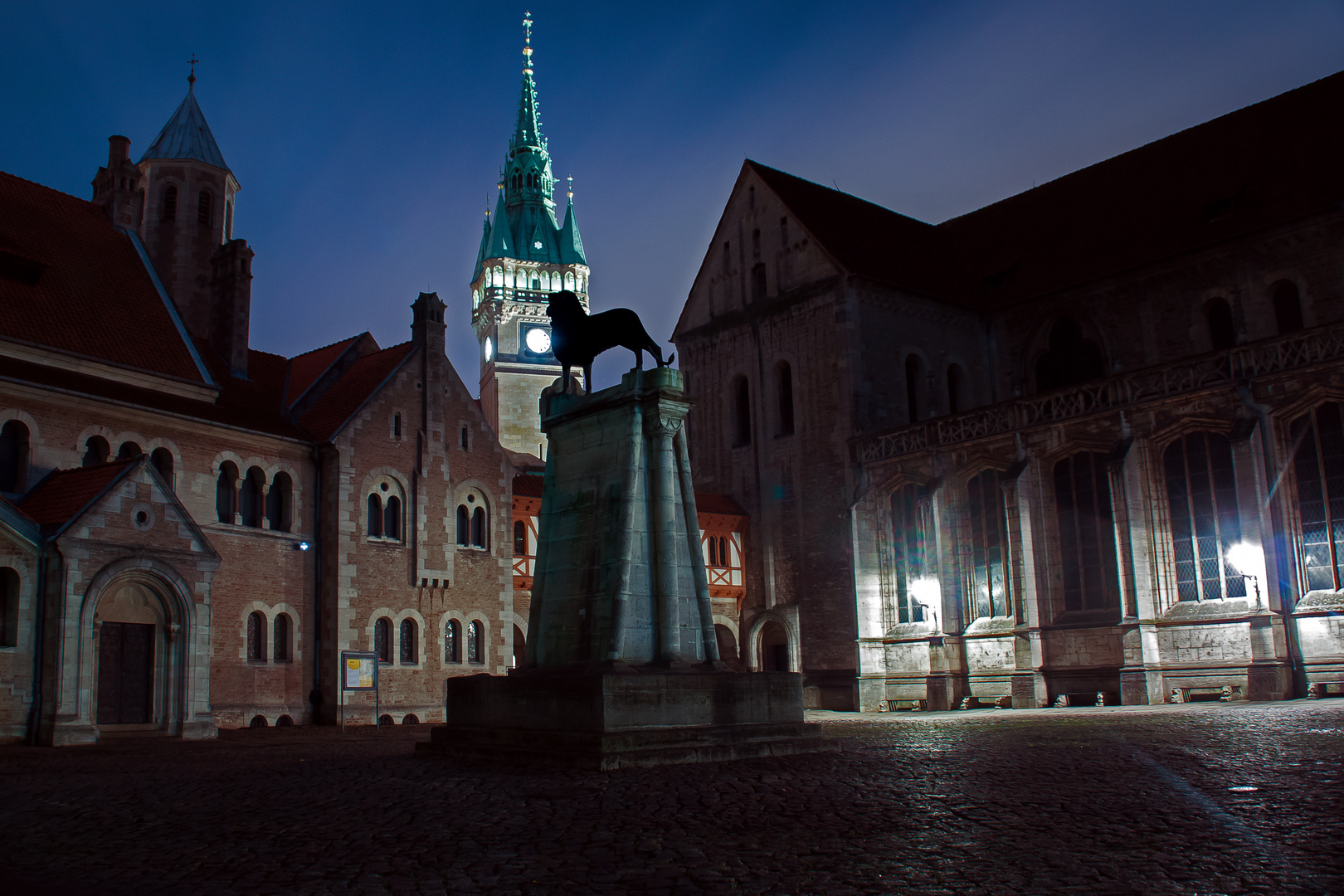 Löwenstadt bei Nacht 1