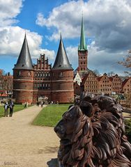 Löwenwache am Holstentor 