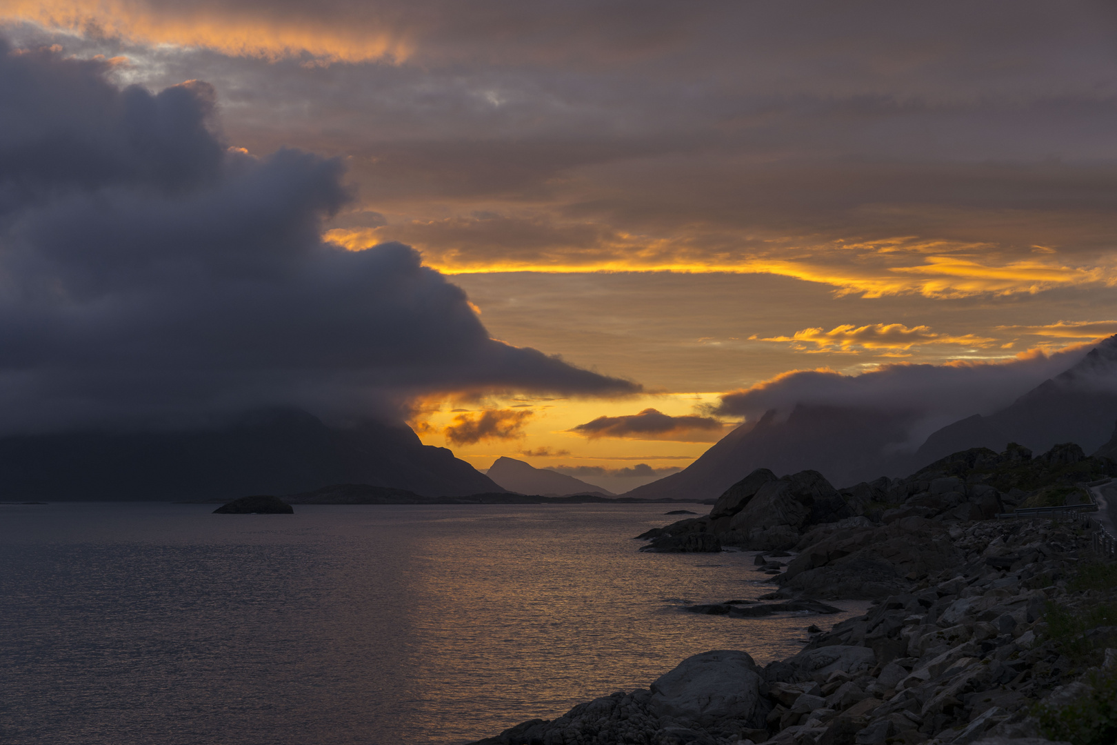 Lofoten bei Nacht