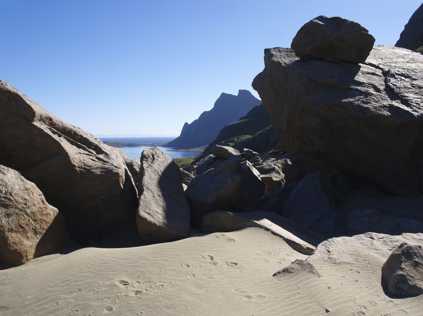 Lofoten, Bunesfjorden near Trollhovudet