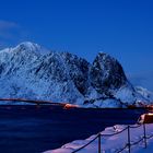 Lofoten im Winter – Dämmerungsphase beim Leuchtturm