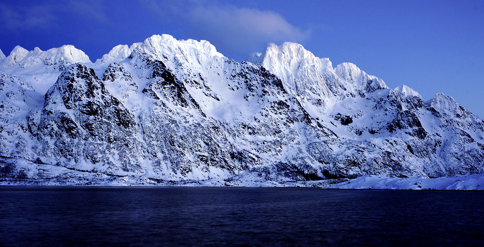 Lofoten im Winter – Heute erlebte ich die “perfekte” blaue Stunde. Jetzt fehlt noch das Nordlicht...