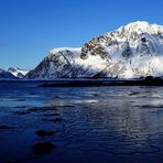 Lofoten (Norwegen) im Winter – Fjordlandschaft