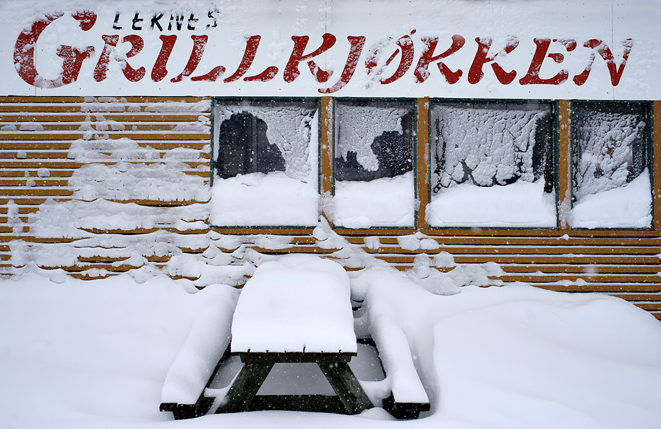 Lofoten (Norwegen) im Winter – Grillhaus im Winterschlaf