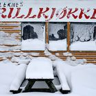 Lofoten (Norwegen) im Winter – Grillhaus im Winterschlaf