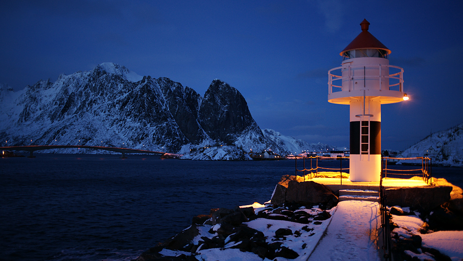 Lofoten (Norwegen) im Winter – Leuchtturm