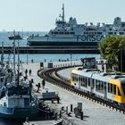 Logistik Center in einer kleinen Stadt am Meer