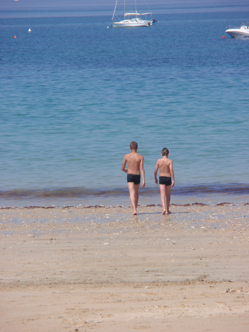 loic et yael à la plage de l'ile de Ré