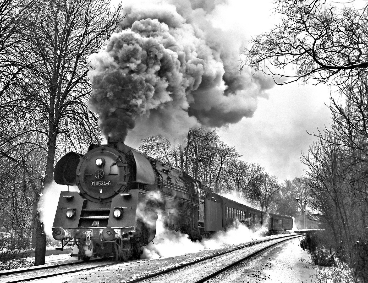 Lok 010534 mit Personenzug nach Gera in Jena-Paradies, Januar 1979