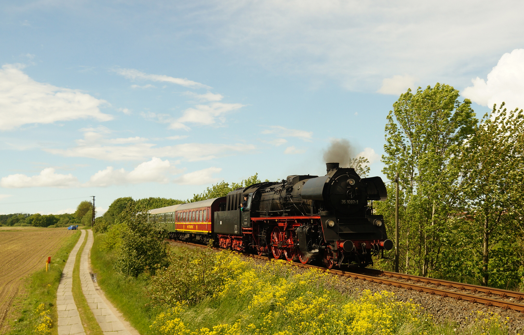 Lok 35 1097 zwischen Bergen und Putbus