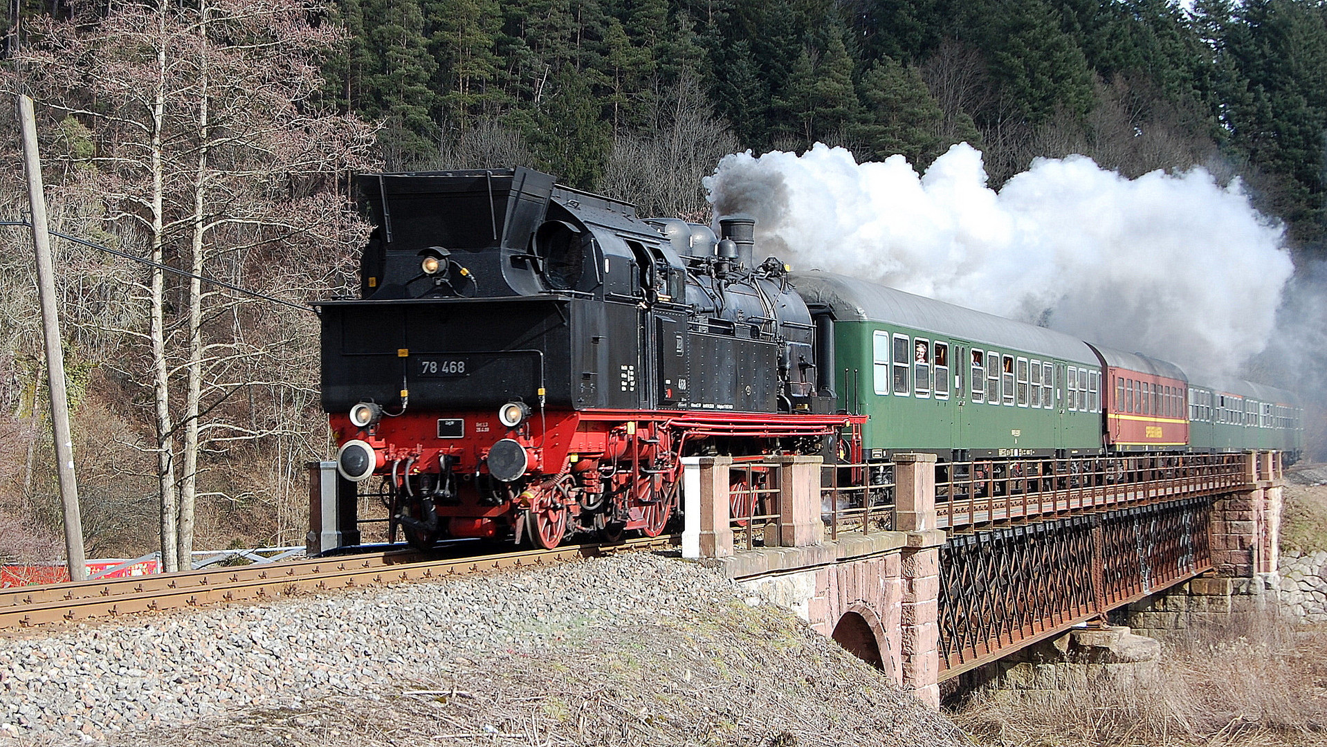 Lok 78 468 auf der Brücke bei Schenkenzell 21.2.2010