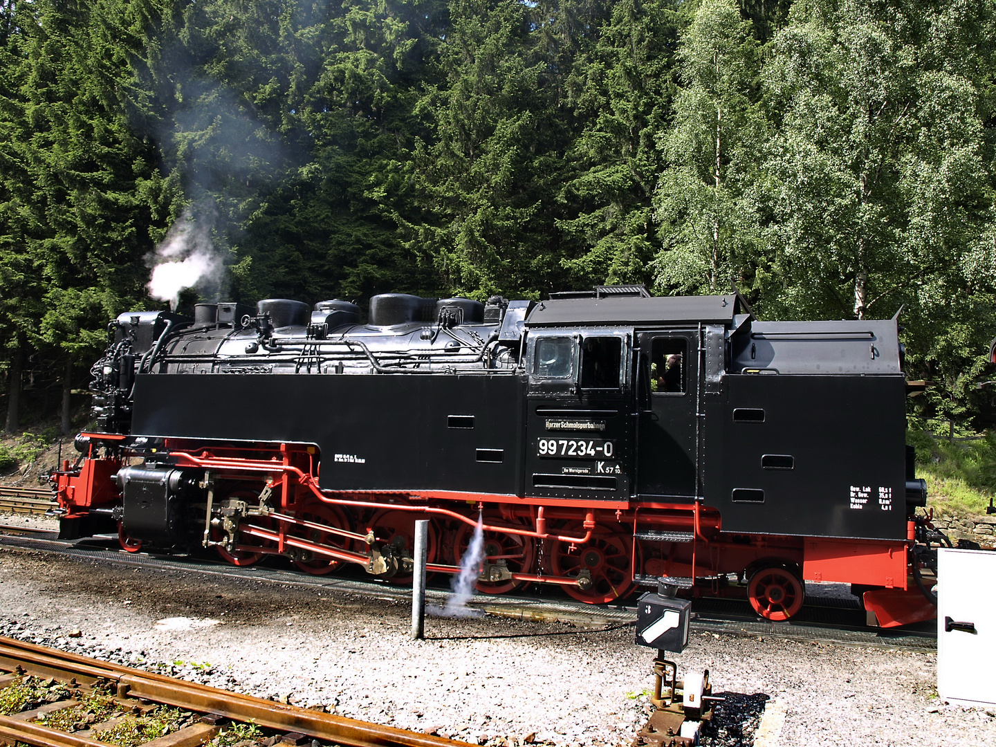 Lok 997234-0 der Harzer Schmalspurbahnen Im Bahnhof Schierke