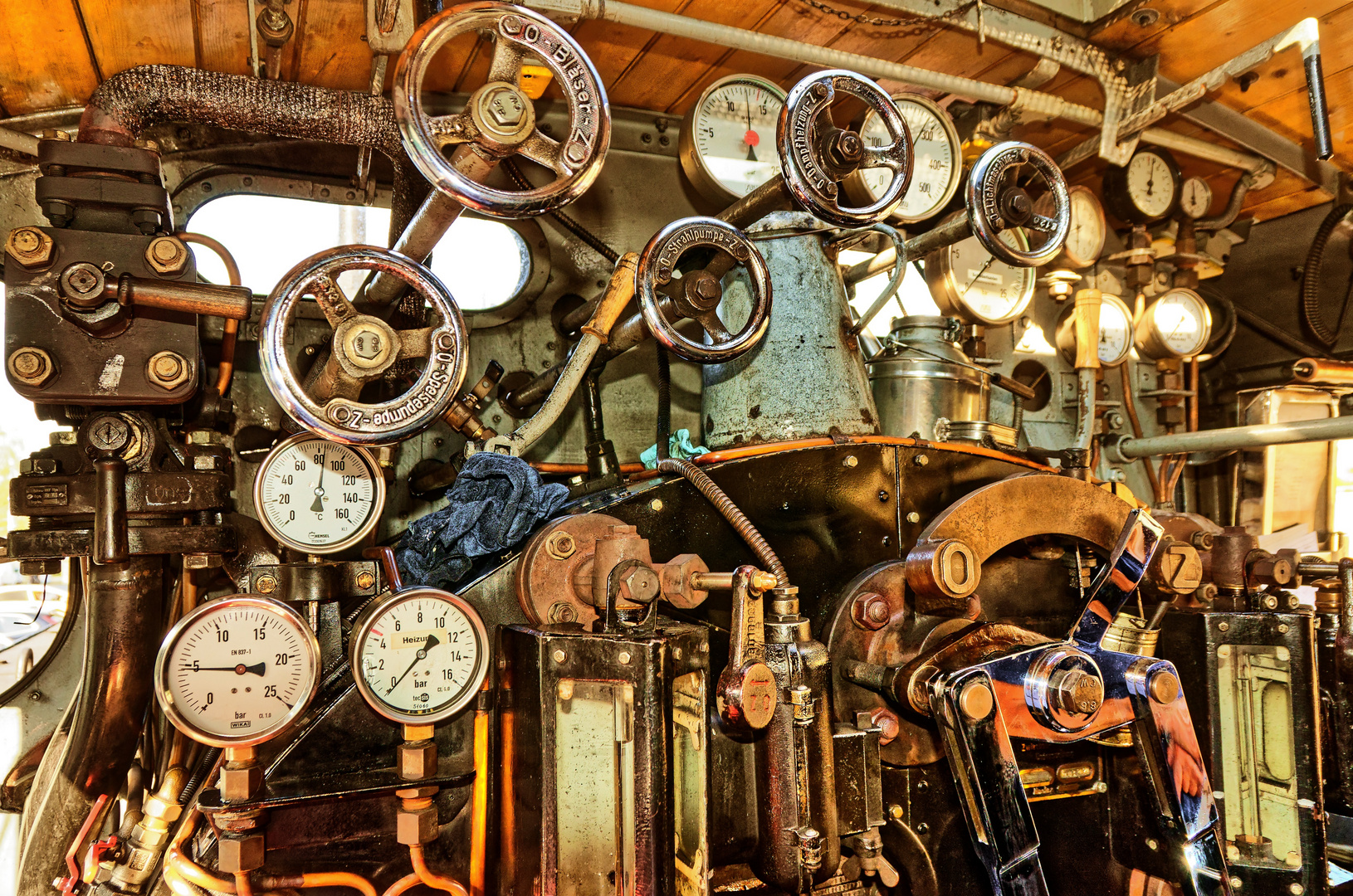 Lok BR 99 1747-7 HDR Lokführerstand