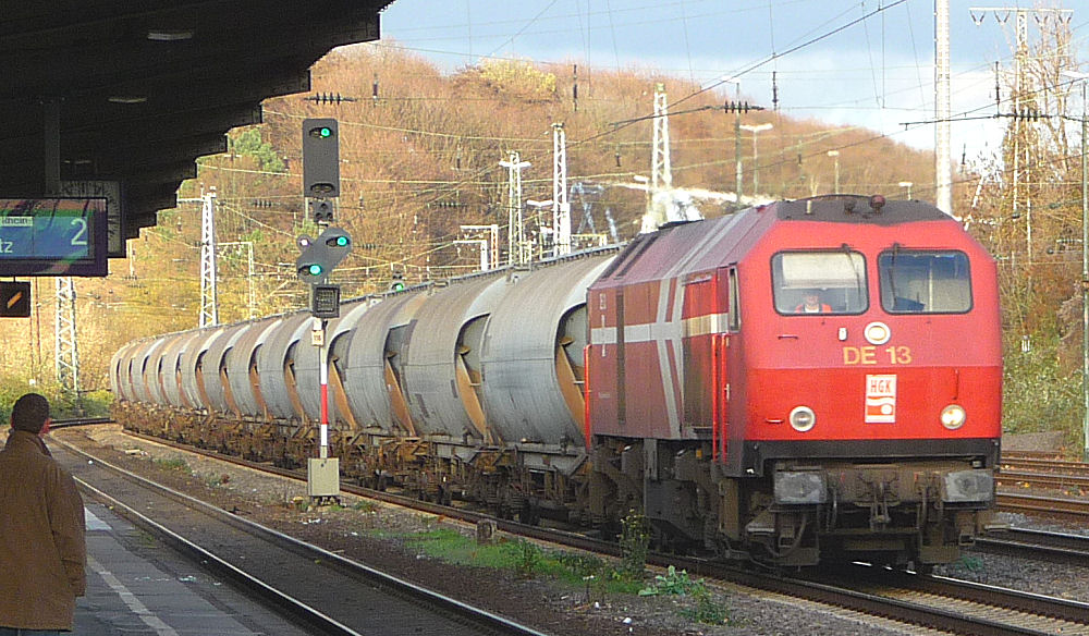 Lok der Häfen und Güter AG Köln - HGK - mit Kesselzug