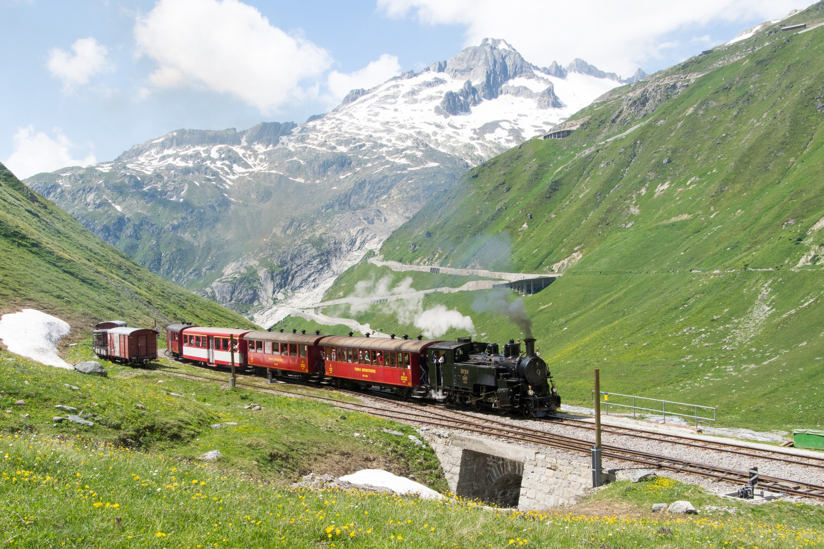 Lok HG 3/4 9 Gletschhorn am 09.07.2016 am Haltepunkt Muttbach-Belverdere